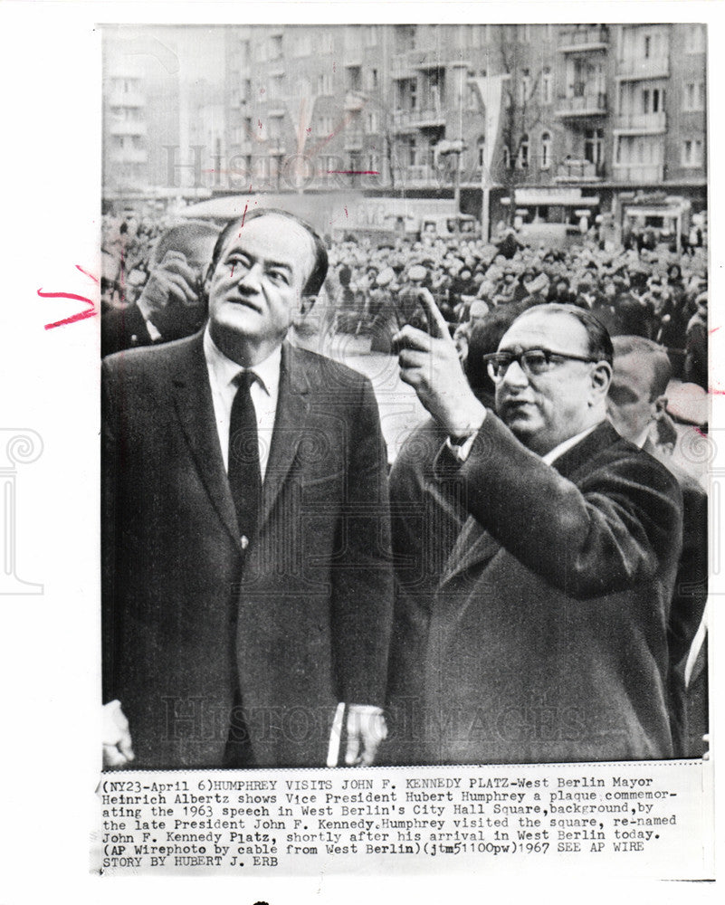 1967 Press Photo Humphrey Visits John F. Kennedy Platz - Historic Images