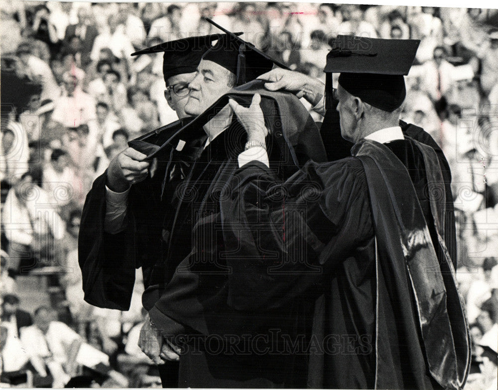 1966 Press Photo VP Hubert Humphrey receives doctorate - Historic Images