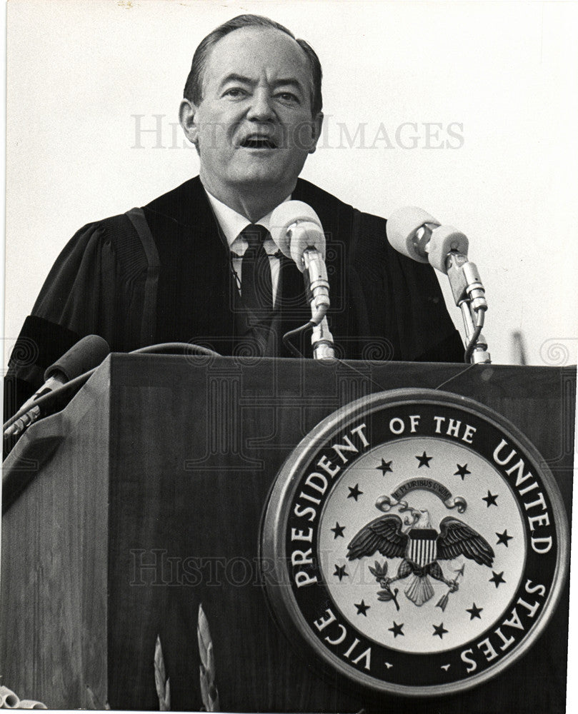 1966 Press Photo Hubert Humphrey - Historic Images