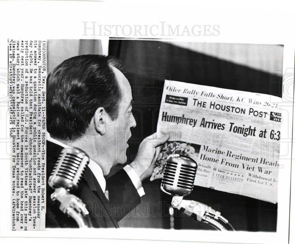 1968 Press Photo Hubert Humphrey Lyndon Johnson Marines - Historic Images