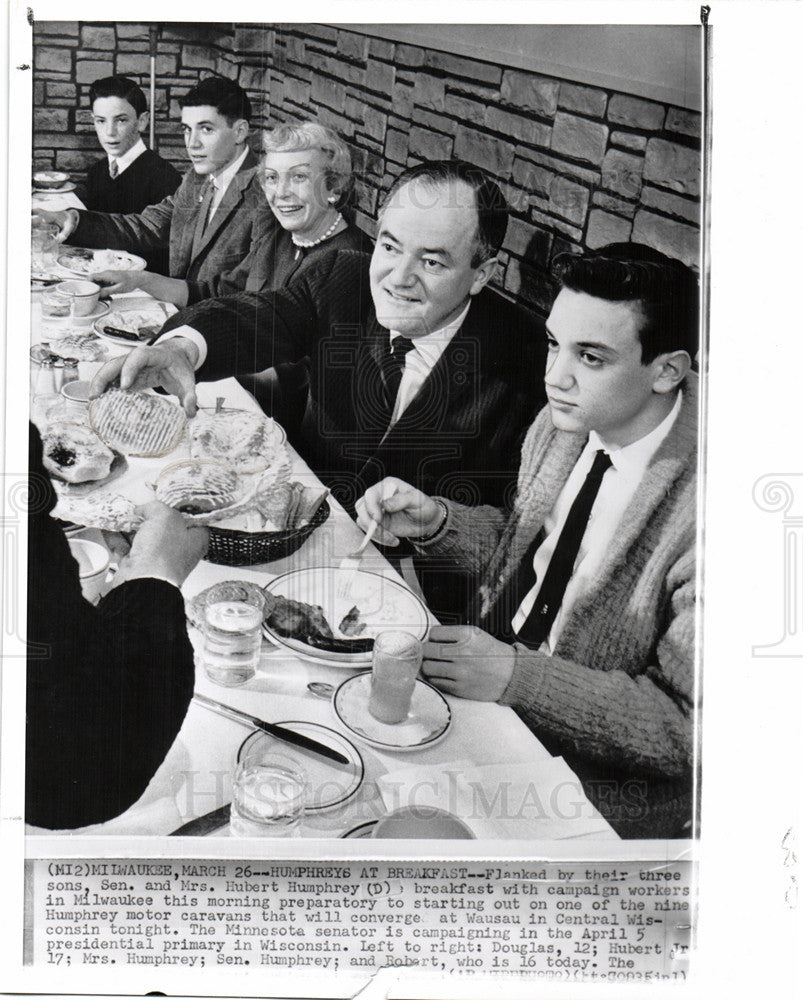 1960 Press Photo Hubert Humphrey VP US Senator MN - Historic Images