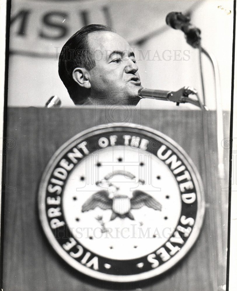 Press Photo Vice-President Hubert Humphrey 17 - Historic Images