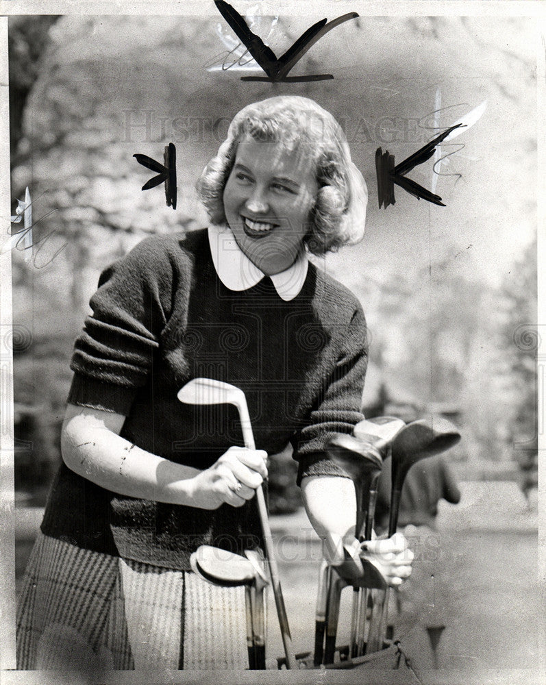 1942 Press Photo Maijaie Row golf club shot - Historic Images