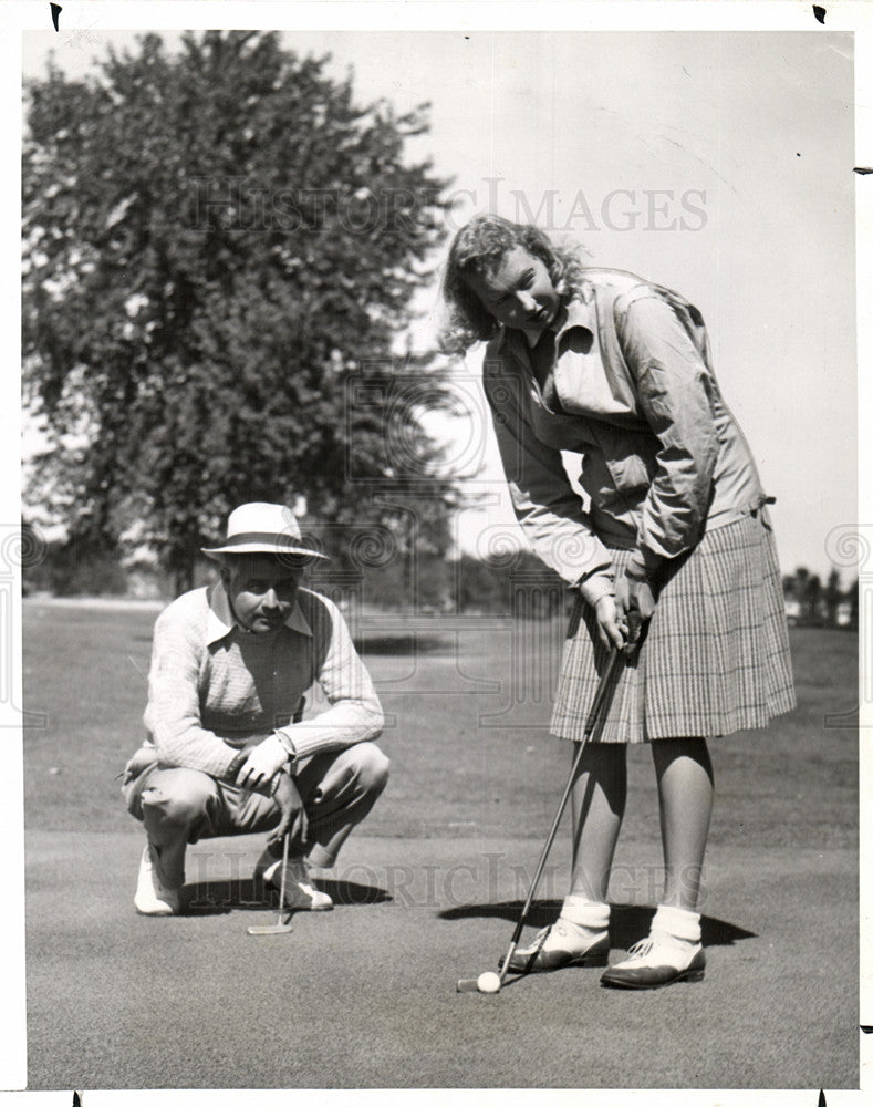 1942 Press Photo Marjorie Row Golfer Morie Dutra Golf - Historic Images