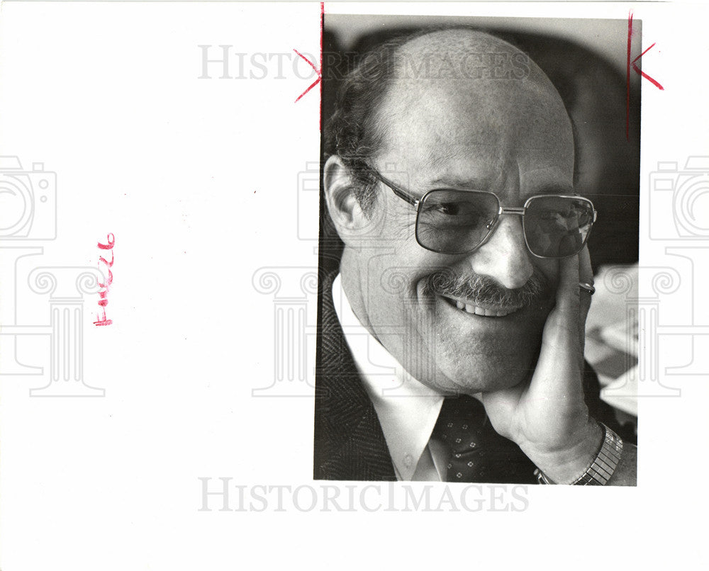 1984 Press Photo Saul Hymans Silbert economist - Historic Images