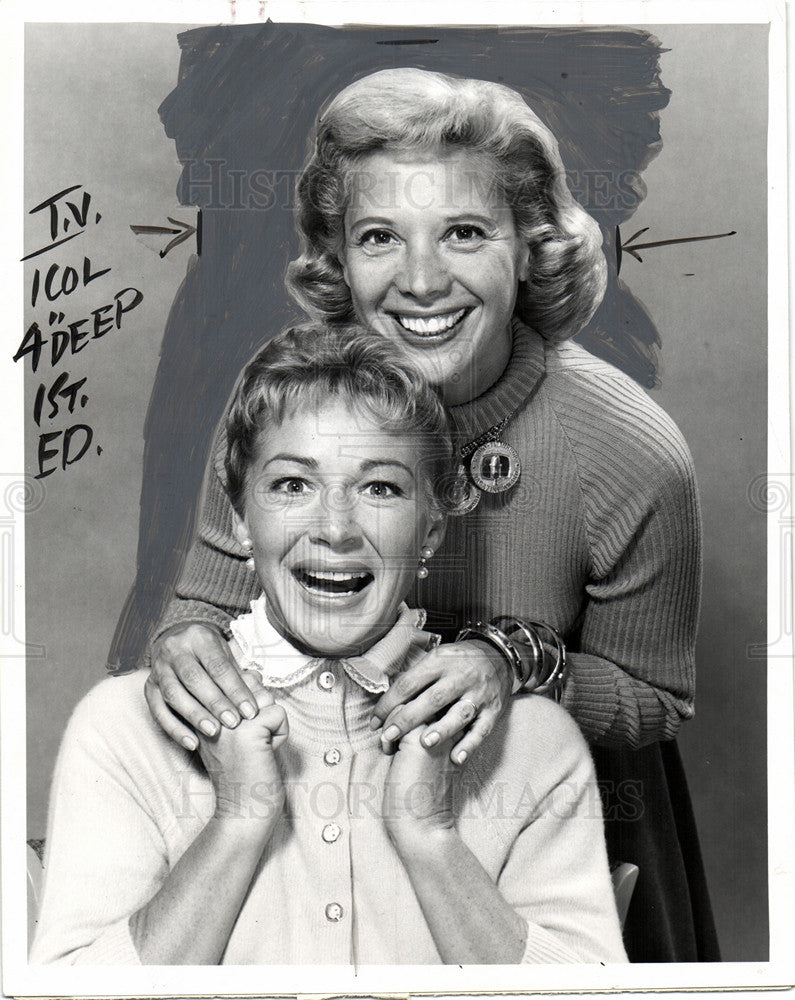 1957 Press Photo Dinah Shore Betty Hutton Chevy Show - Historic Images