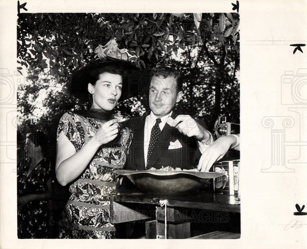 1947 Press Photo Ruth Hussey actress Bob Longenecker - Historic Images