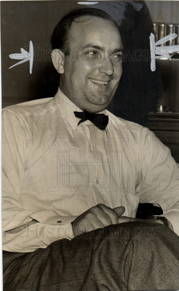 1937 Press Photo Dearborn Llewellyn UAW Union Organizer - Historic Images