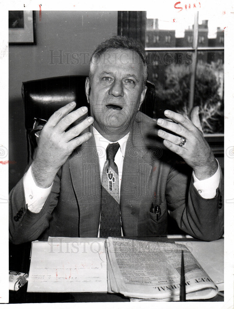 1957 Press Photo John  Livingston director AFL CIO - Historic Images