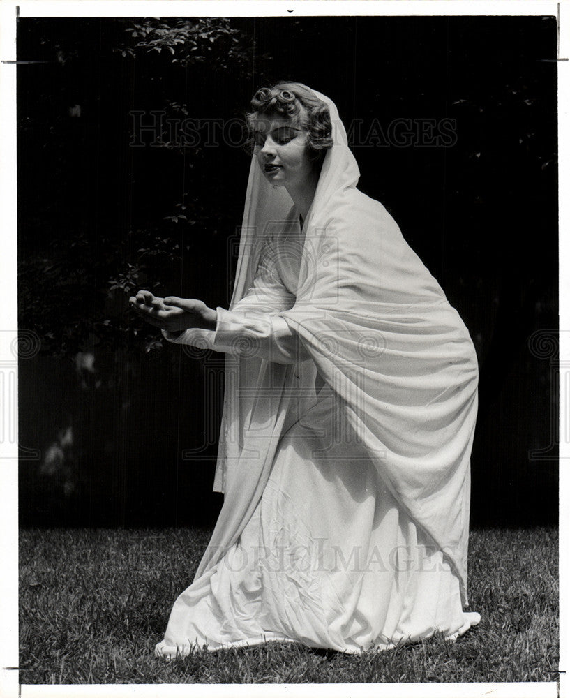 1955 Press Photo Valerie Allen Liturgical Dance Detroit - Historic Images