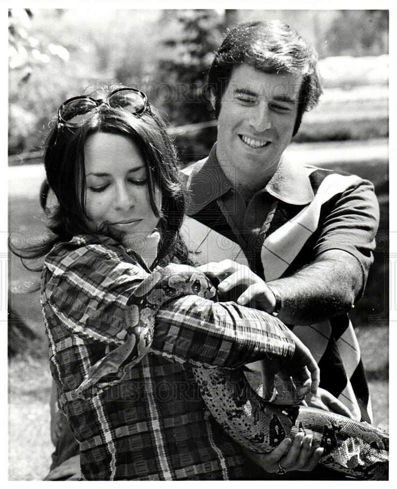 1972 Press Photo Jackie Tower Larry Littman Bobbie Bra - Historic Images