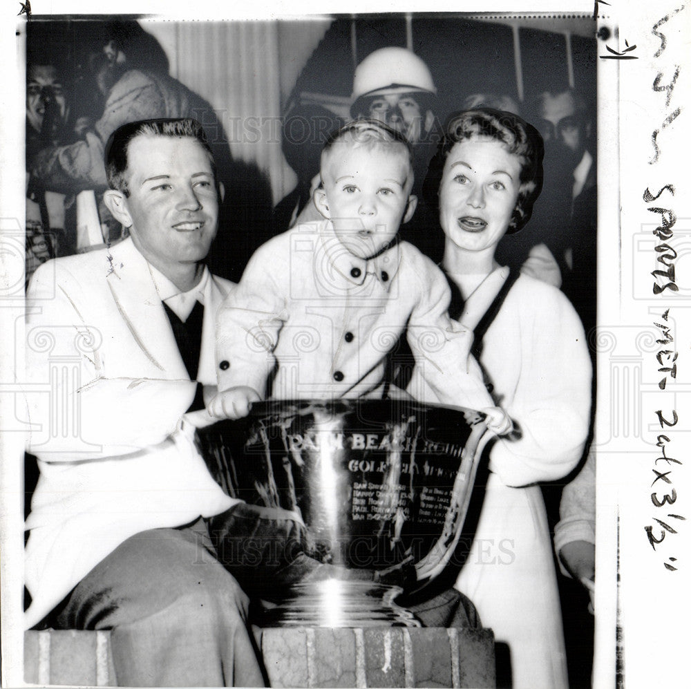 1956 Press Photo Gene Littler Round Robin Trophy - Historic Images