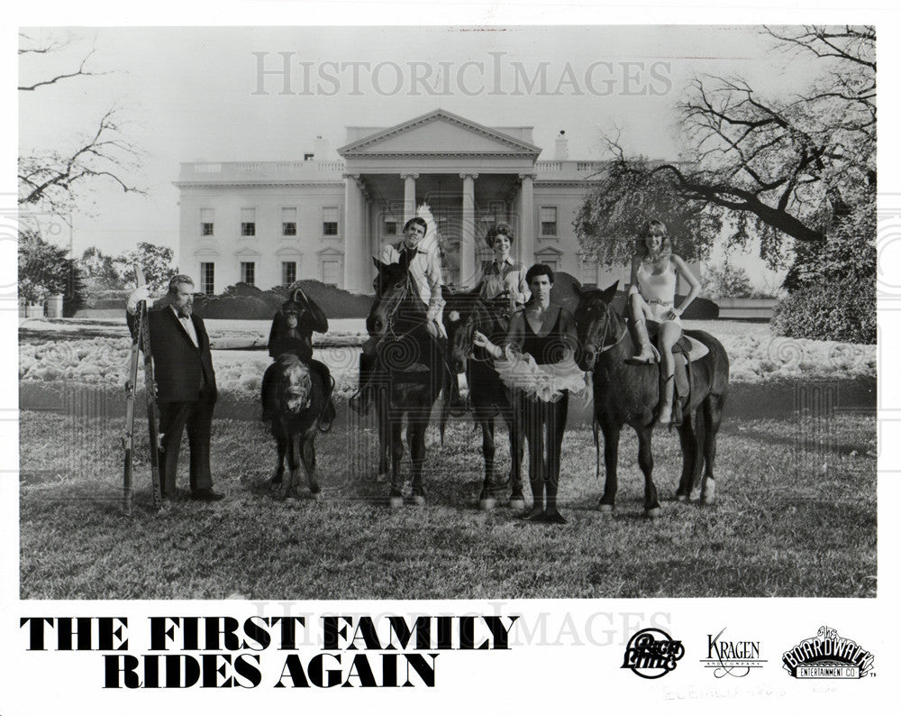 1982 Press Photo THE FIRST FAMILY RIDES AGAIN - Historic Images