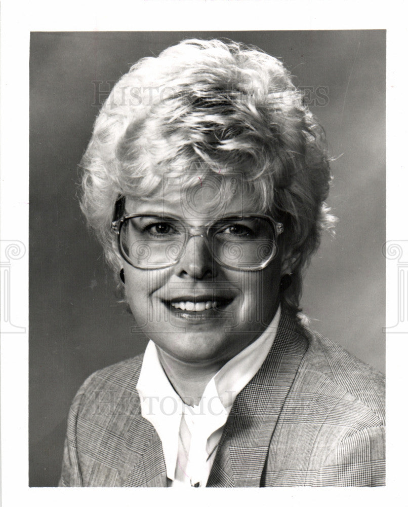 1988 Press Photo Cheryl Lippert President CREW 1988 - Historic Images