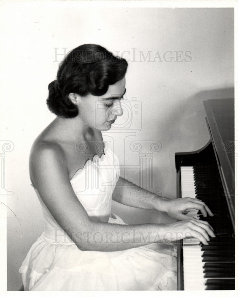 1952 Press Photo Eleanor Lipkin - Historic Images