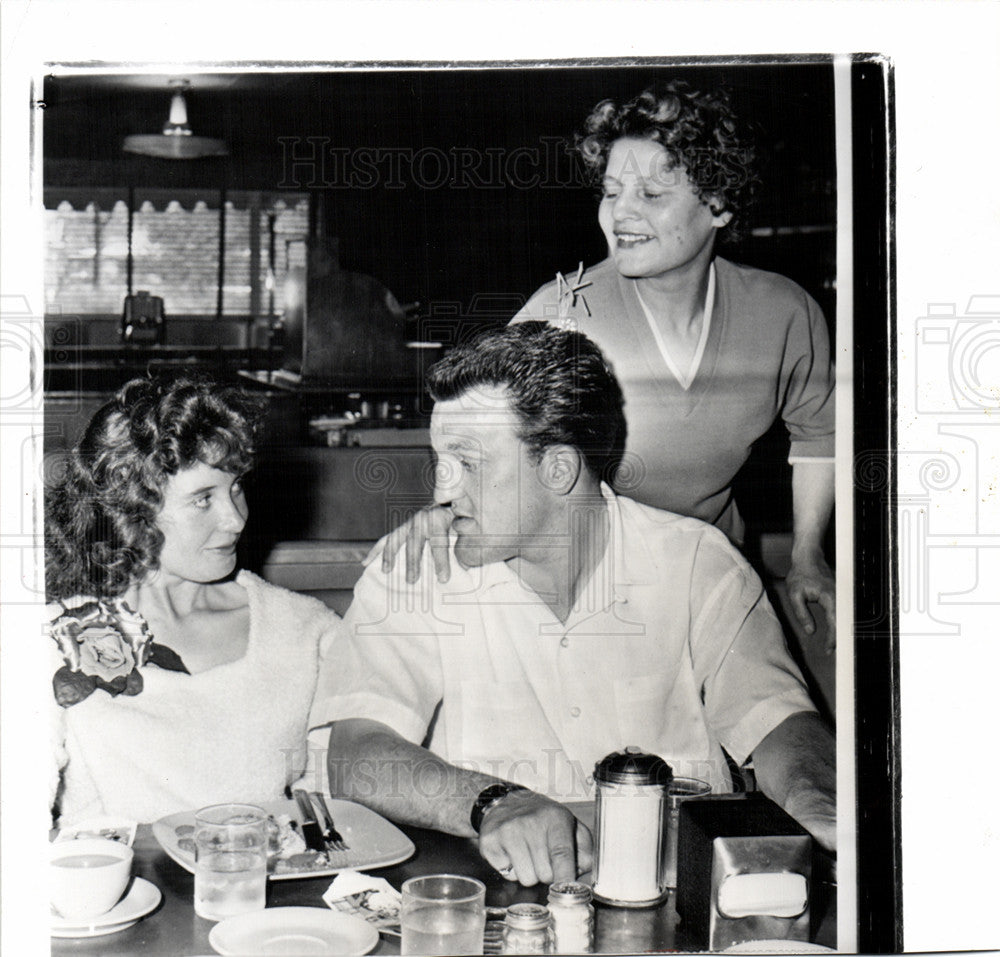 1959 Press Photo Brian London boxer wife Veronica mom - Historic Images