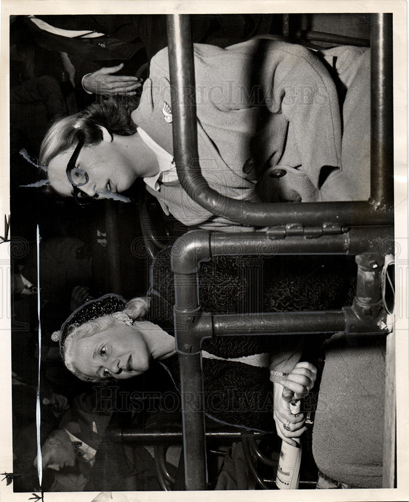 1949 Press Photo Londes Detroit Promoter Wrestling - Historic Images