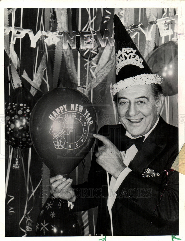 1976 Press Photo Guy Lombardo bandleader New Years Eve - Historic Images