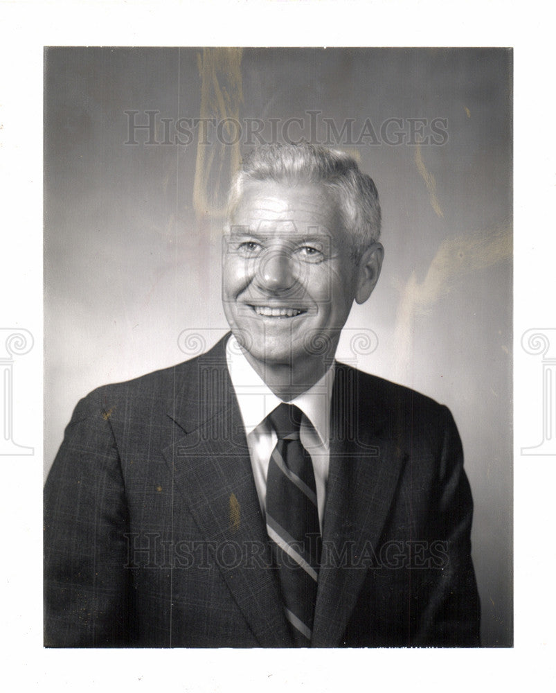 1982 Press Photo Bernard Lomas Albion College President - Historic Images