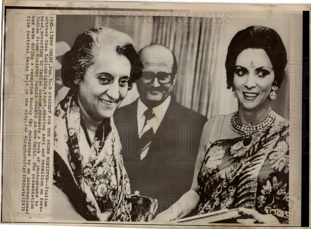 1975 Press Photo Indira Gandhi Gina Lollobrigida India - Historic Images