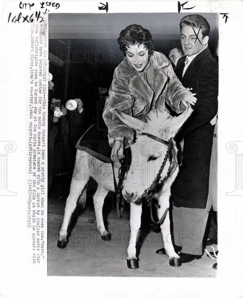 1955 Press Photo Gina Lollobrigida Robert Risso Paris - Historic Images