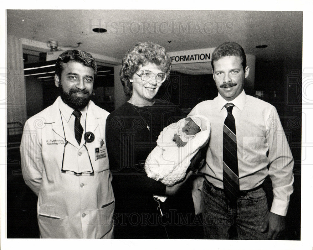 1988 Press Photo Pamela&amp; Davud Lollie w/Jason - Historic Images