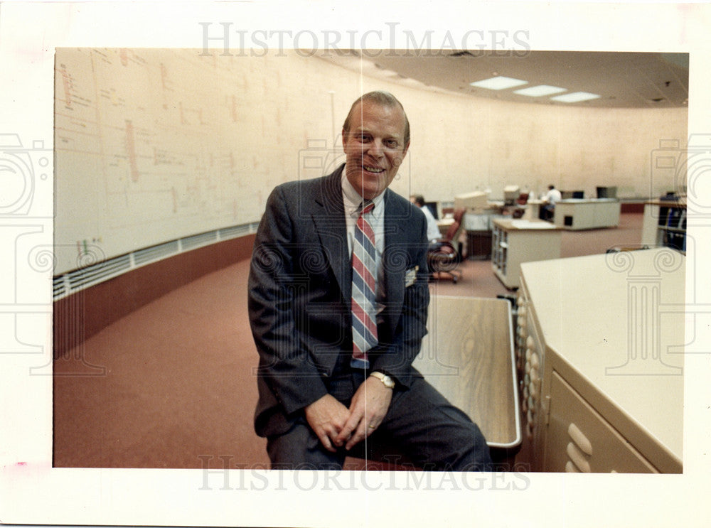 1988 Press Photo John Lobbia Detroit Chairman Executive - Historic Images