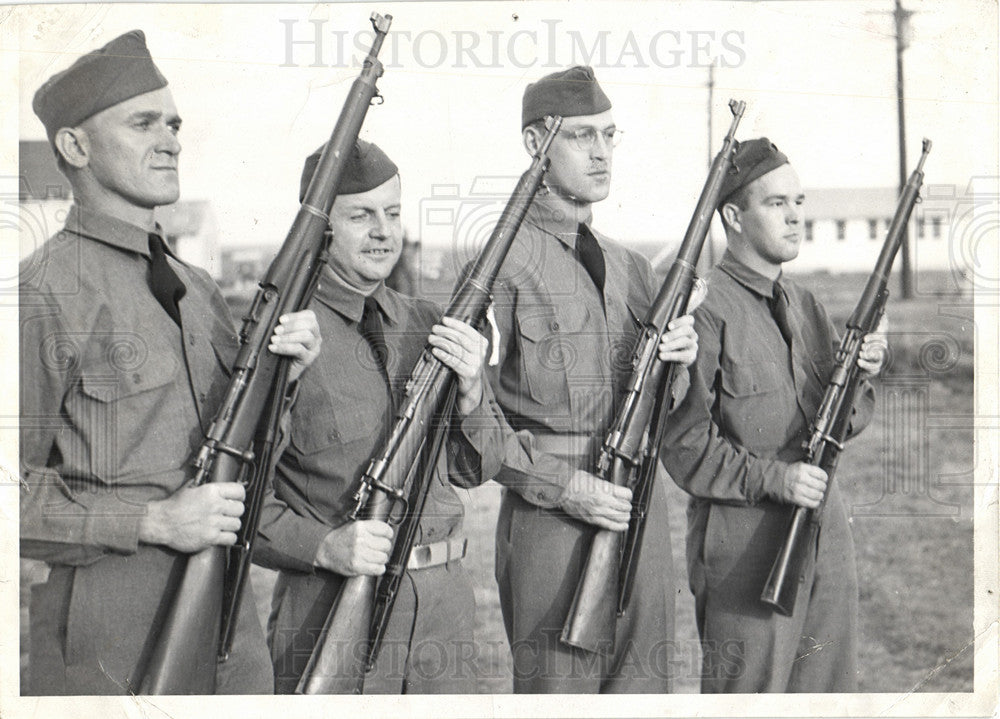 1942 Press Photo Detroit Free Press Tom Lobaugh WWII - Historic Images