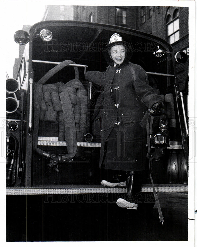 1958 Press Photo Jean Loach - Historic Images