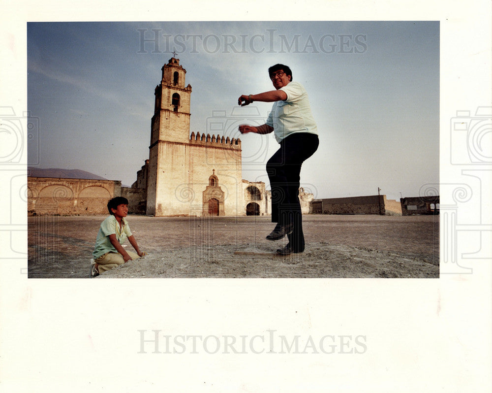 1991 Press Photo Aurelio Lopez Tecamachalco pitch - Historic Images