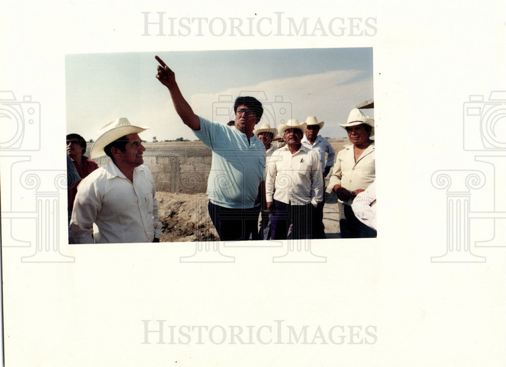 1991 Press Photo Aurelio Lopez Tecamachalco Mexico Farm - Historic Images