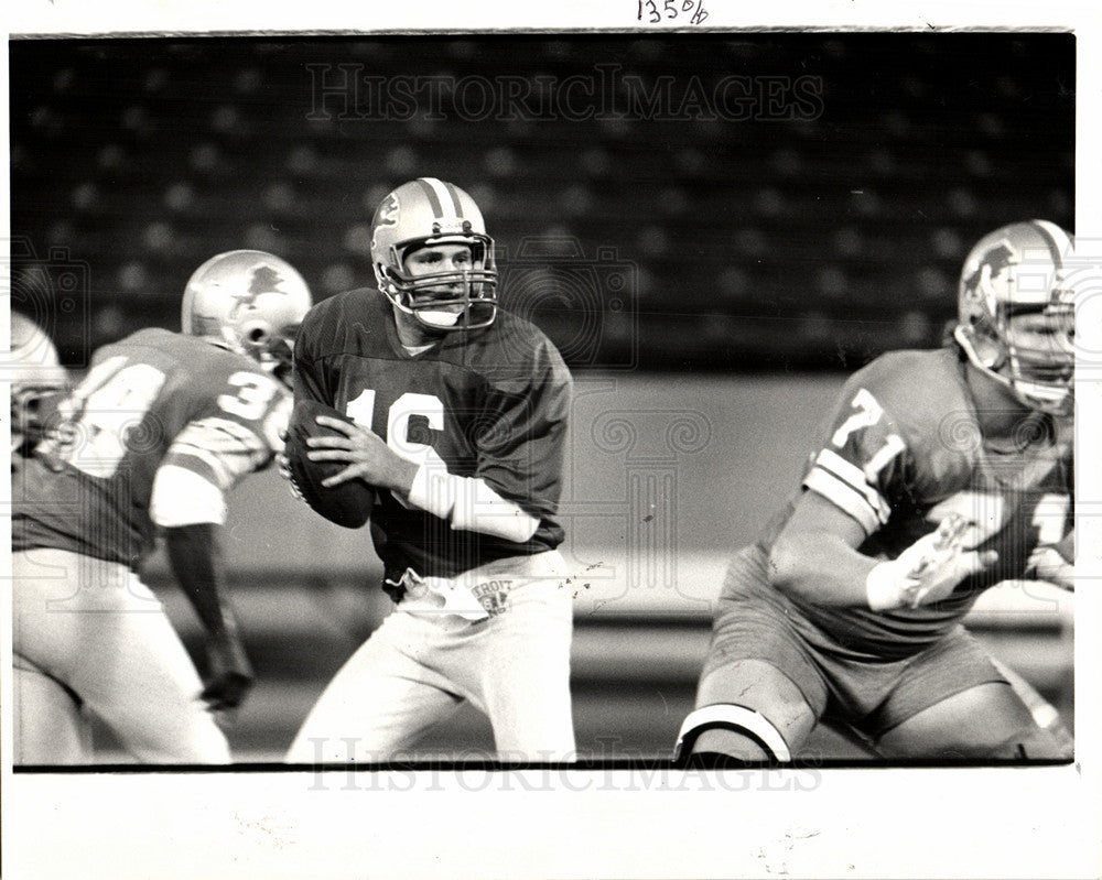 1986 Press Photo Chuck Long quarterback practice Lions - Historic Images