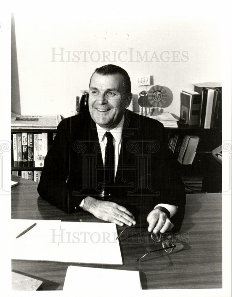 1972 Press Photo Elmer W. Lower, President of ABC News - Historic Images