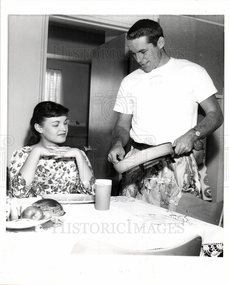 1960 Press Photo Dean Look American Football - Historic Images