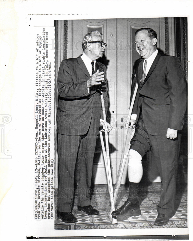 1966 Press Photo Russell Long advised by Everett Dirkse - Historic Images