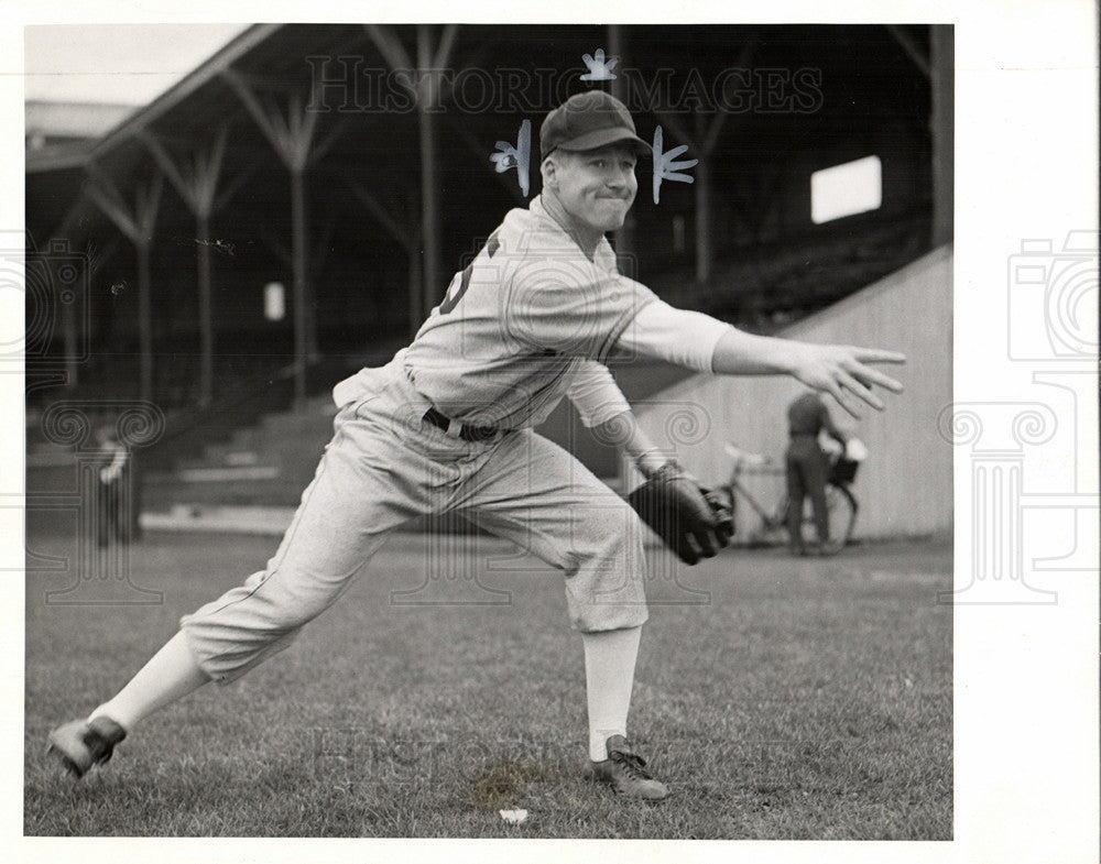 1945 Press Photo Michigan State Baseball Ray Louthen - Historic Images