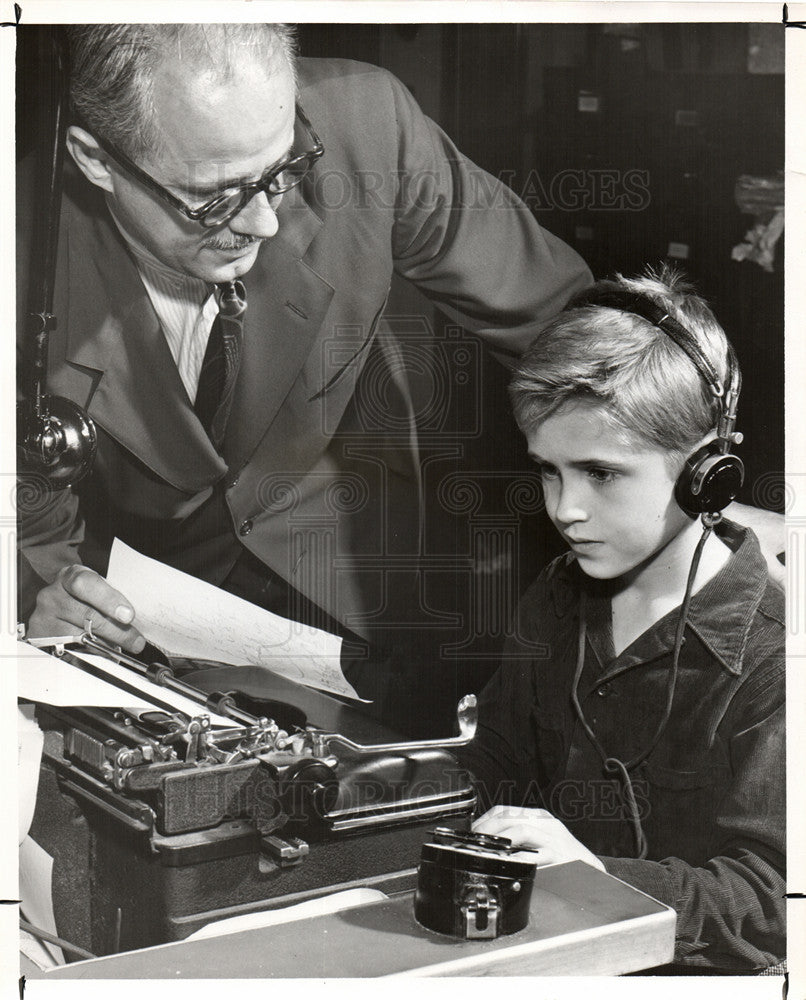 1950 Press Photo Brewster Campbell David reporter work - Historic Images