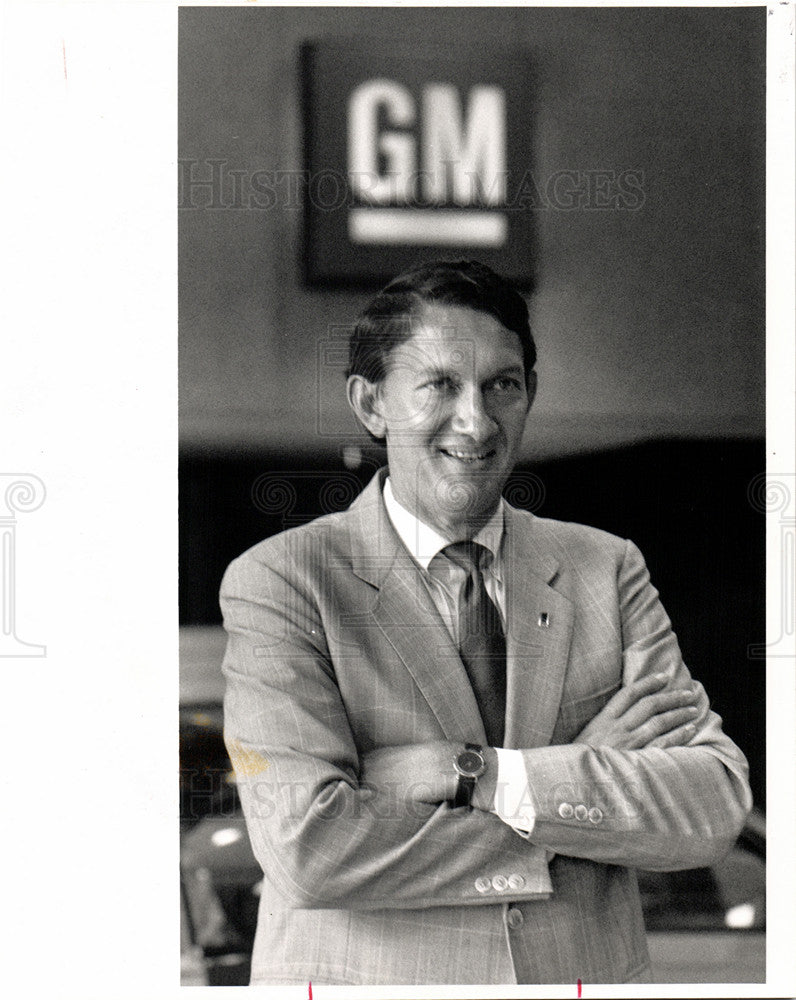 1989 Press Photo Mike Losh GM marketing - Historic Images