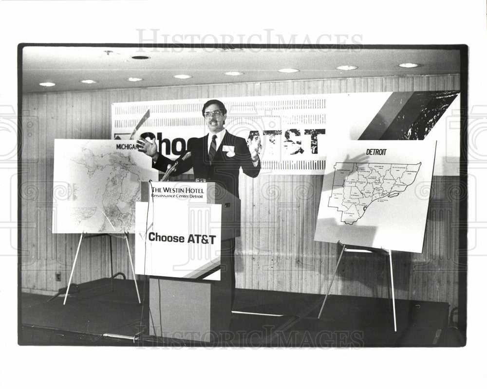 1981 Press Photo Doug Luikart AT&amp;T Detroit Westin Hotel - Historic Images