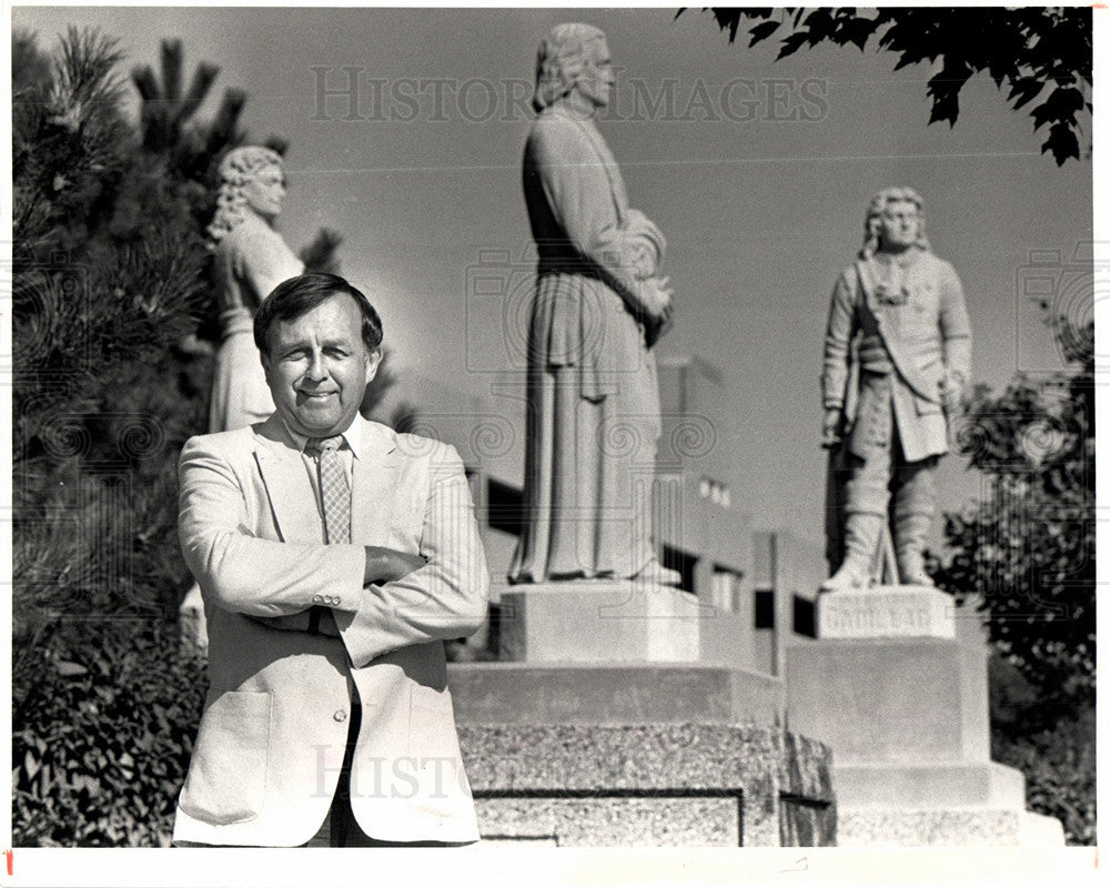 1984 Press Photo Ivan Ludington statues WSU - Historic Images