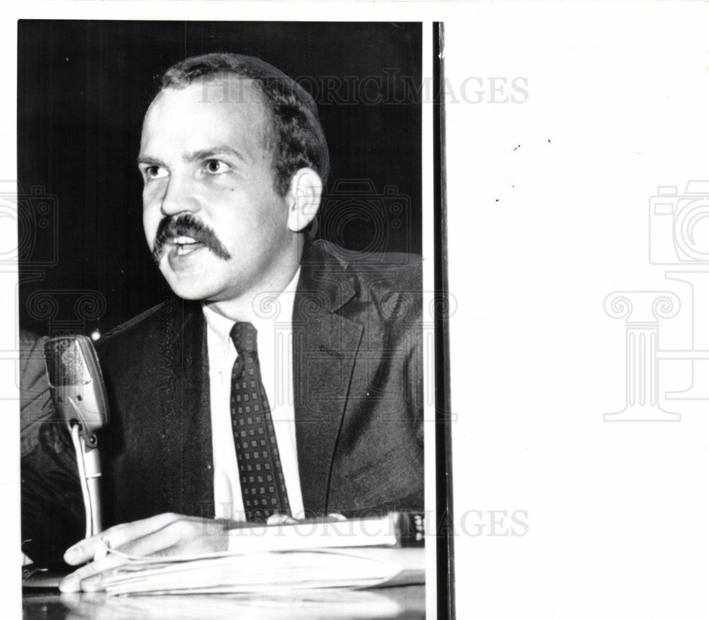 1963 Press Photo Phillip Luce before House committee - Historic Images