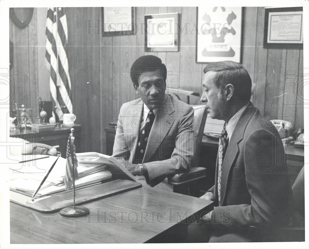 1988 Press Photo  William Lucas in His Office - Historic Images