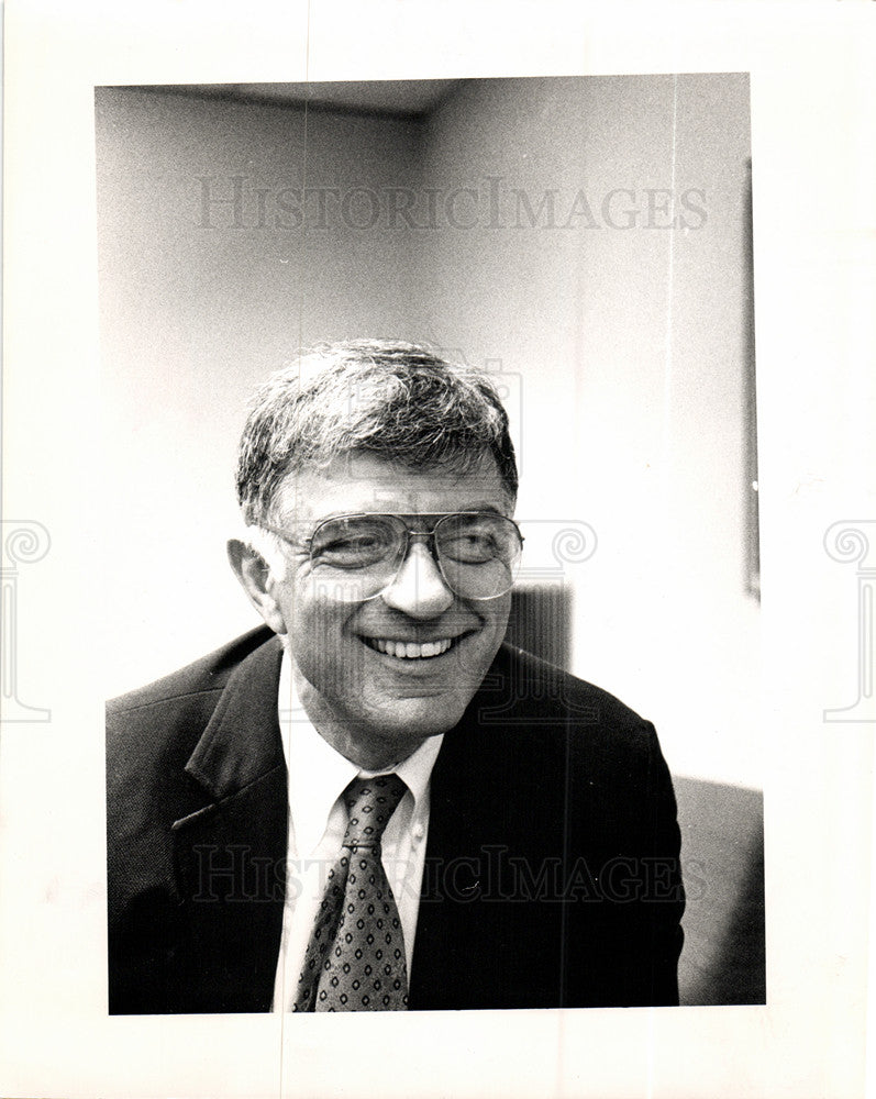 1991 Press Photo Dr. Charles Lucas Clinic Director - Historic Images