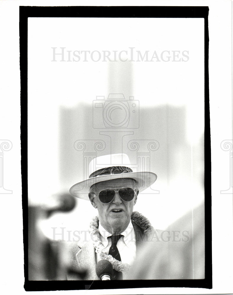 1992 Press Photo Robert Mccabe President - Historic Images