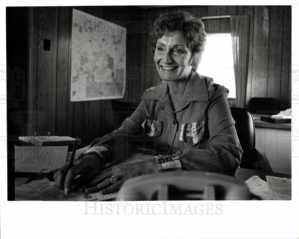 Press Photo Irene McCabe NAG Pontiac real estate - Historic Images