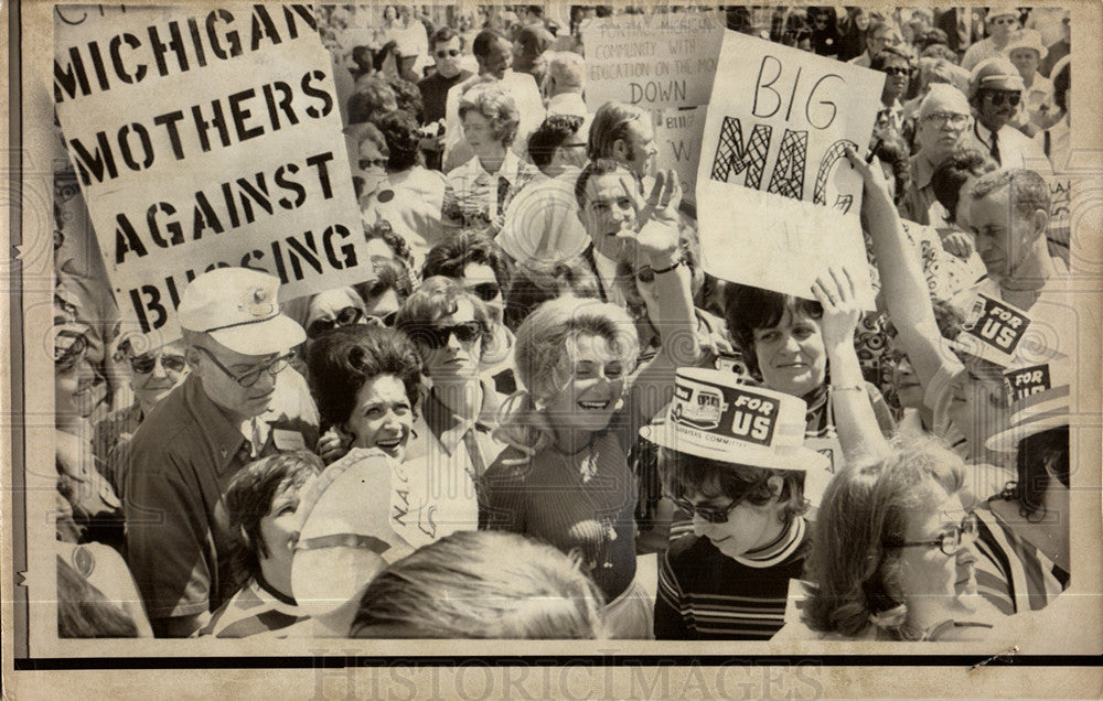 1979 Press Photo Lrene McCabe Against  Protest - Historic Images