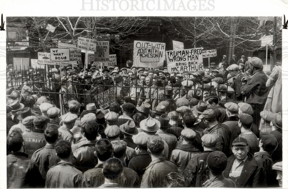 1951 Press Photo LONGHOREMEN MARCH IN PROGRESS - Historic Images