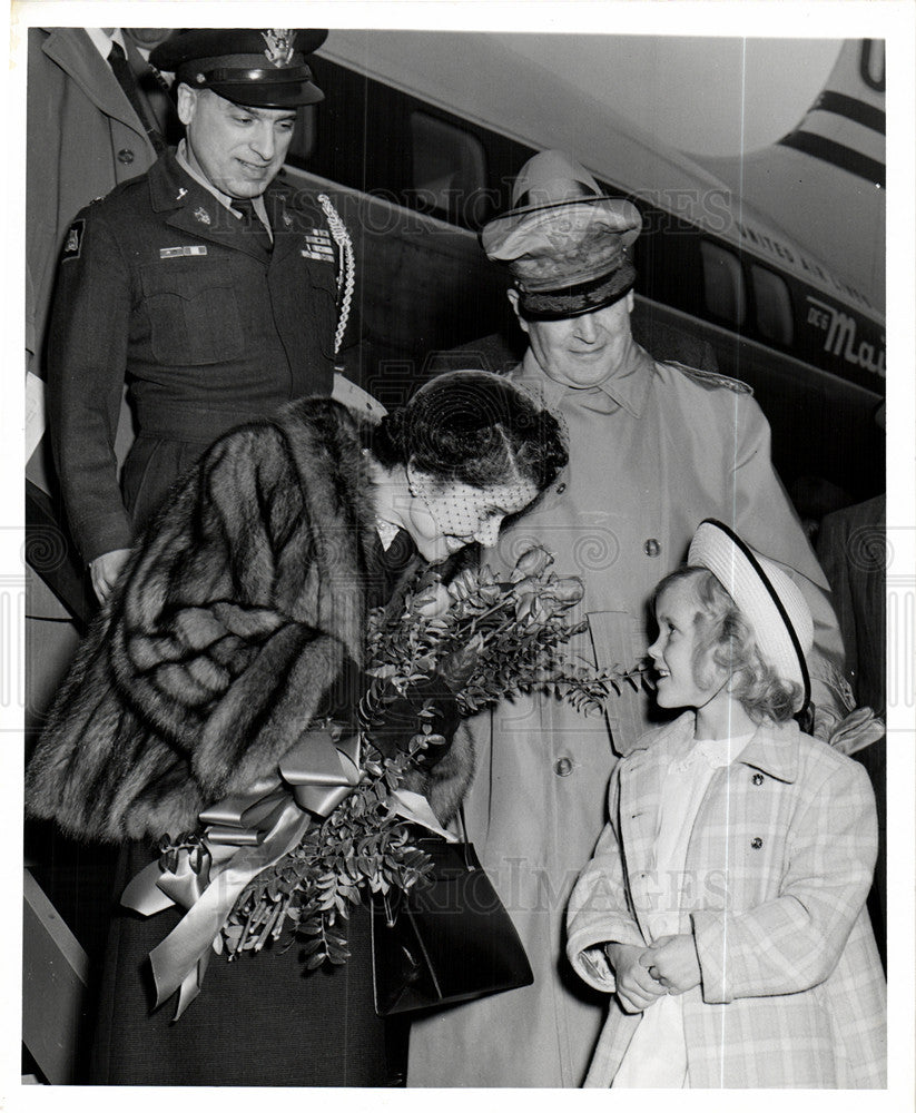 1952 Press Photo Mrs. Douglas MacArthur - Historic Images