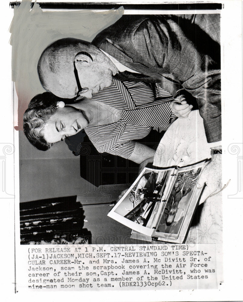 1962 Press Photo James McDivitt astronaut parents NASA - Historic Images