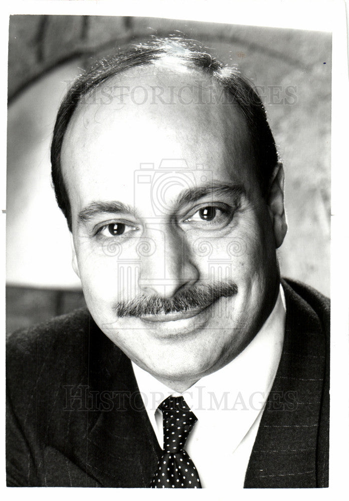 1988 Press Photo Thomas McCracken, Crowley's, promotion - Historic Images